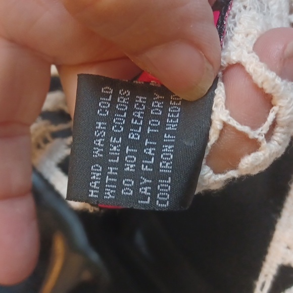 Say What? Beautiful Lace Cropped Top, 21" pit to pit,  18" long - Picture 6 of 7